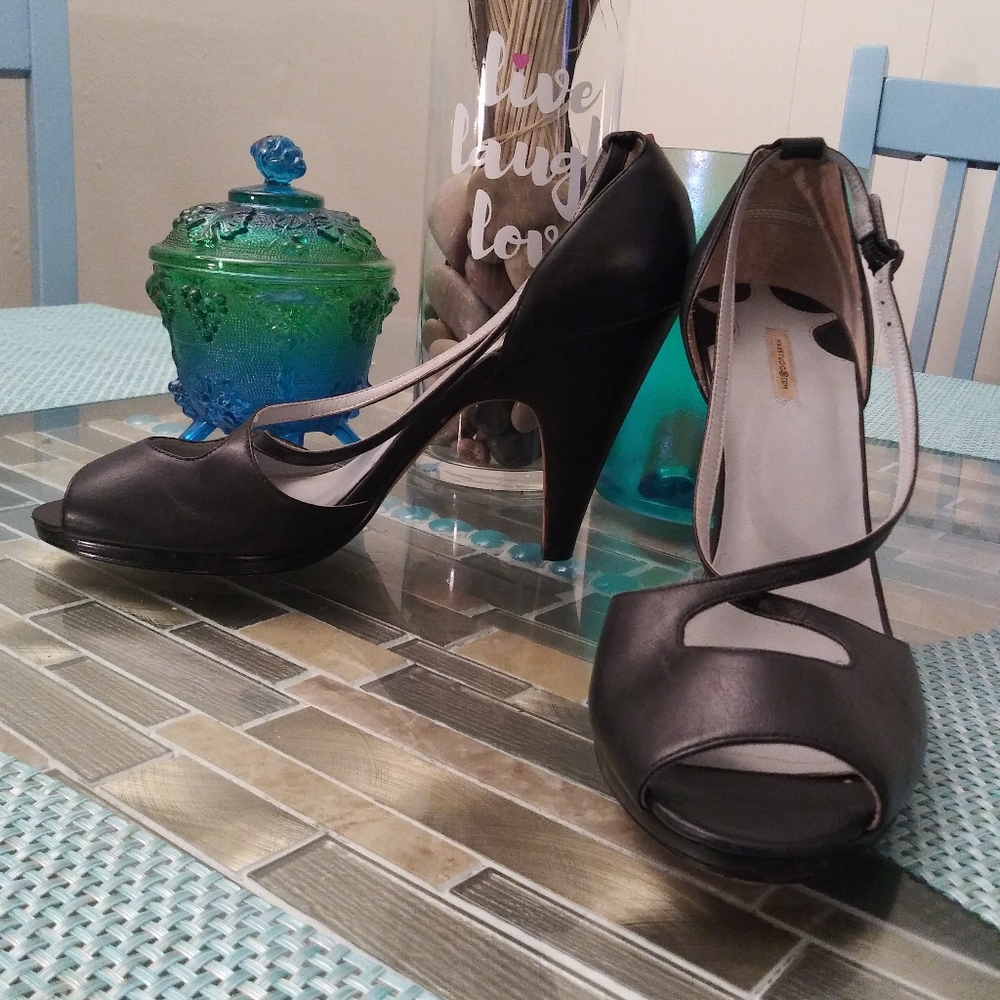Max Studio Black Xmarks Strappy Pump